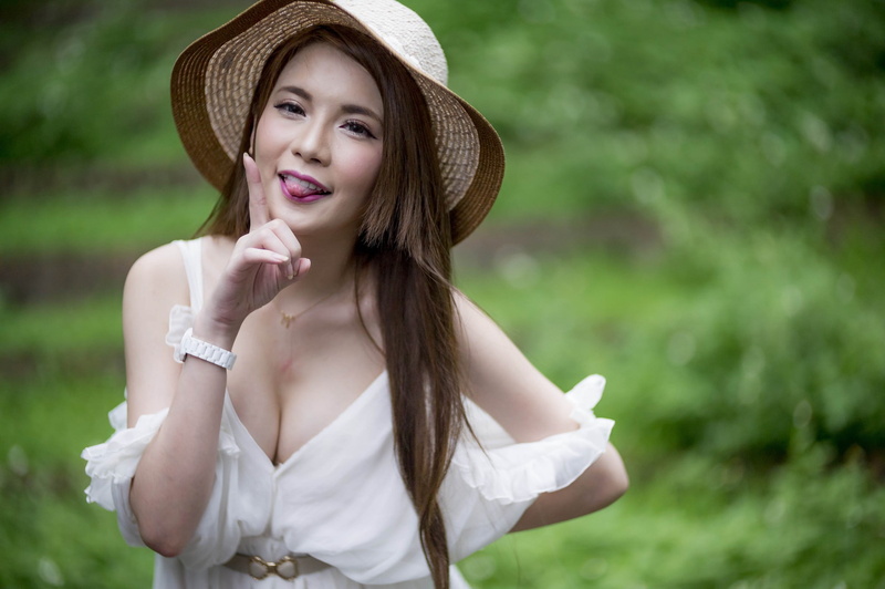 beauty, women, focus on foreground, 1080P, long hair, sun hat, lifestyles, clothing, portrait, hairstyle, hat, one person, looking at camera, casual clothing