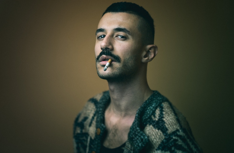 ache, Others, studio shot, Sony, Green, lampista, Vignette, young adult, serious, tint, looking away, Light, 1080P, young men, facial hair, casual clothing