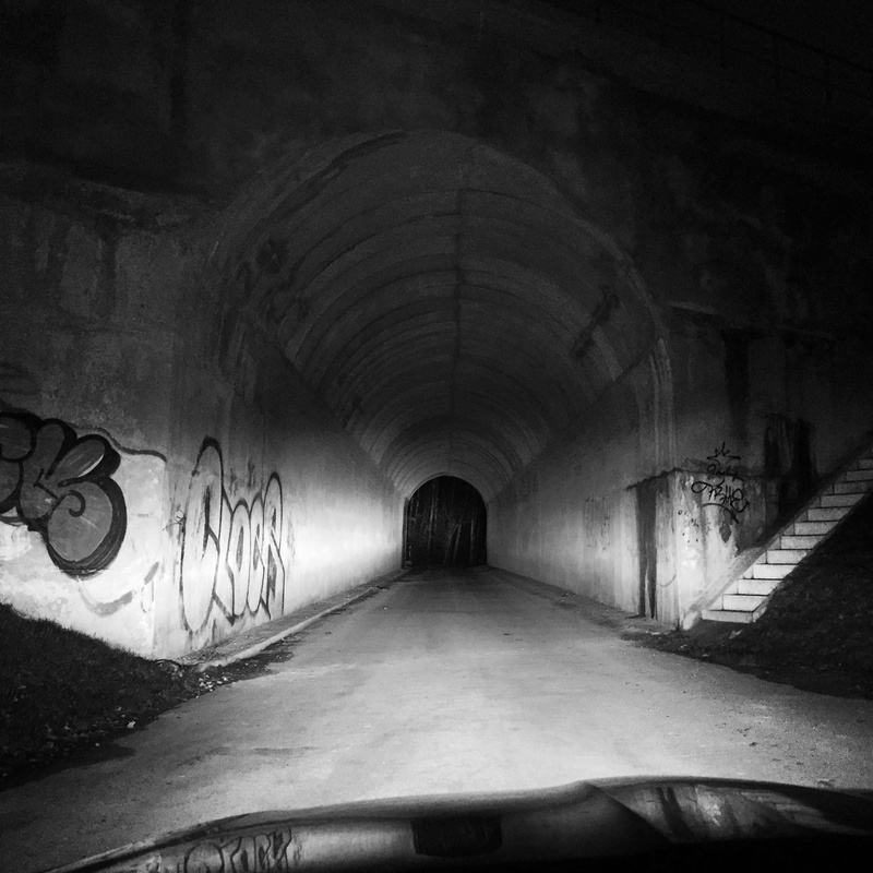 diminishing perspective, day, road, arch, indoors, vanishing point, light at the end of the tunnel, tunnel, gray, architecture, transportation, built structure