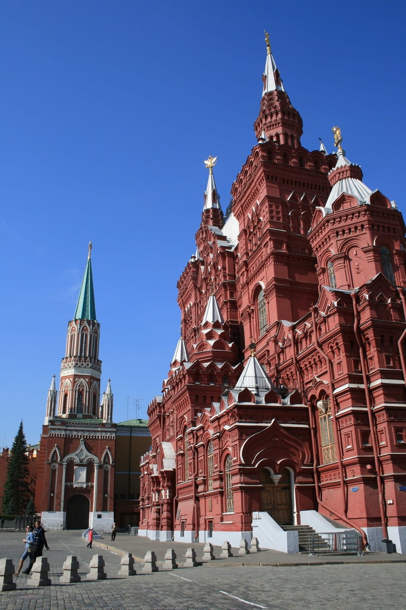 history, spirituality, architecture, low angle view, intricately decorated building, traffic guide stubs, red brick building, spire, kremlin, clear sky