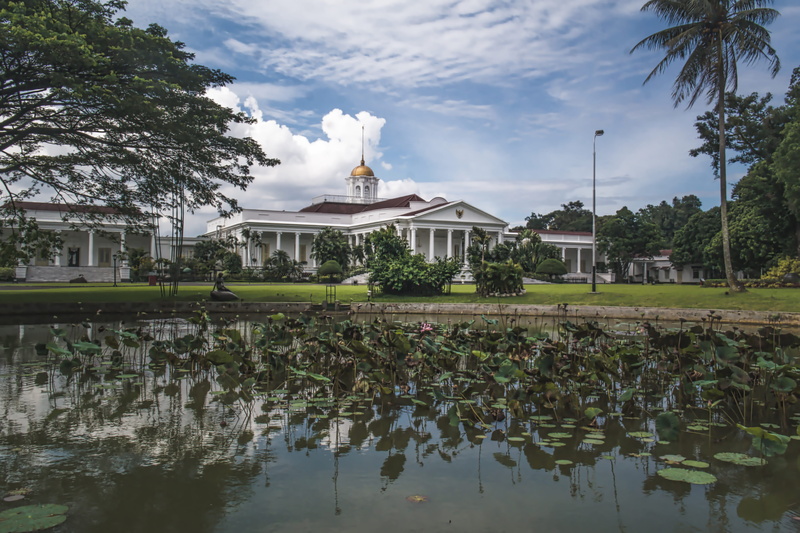 reflection, landmark, indonesia, religion, building exterior, outdoors, architecture, house, bogor, built structure, day, lake, 5K, presidental, cloud - sky