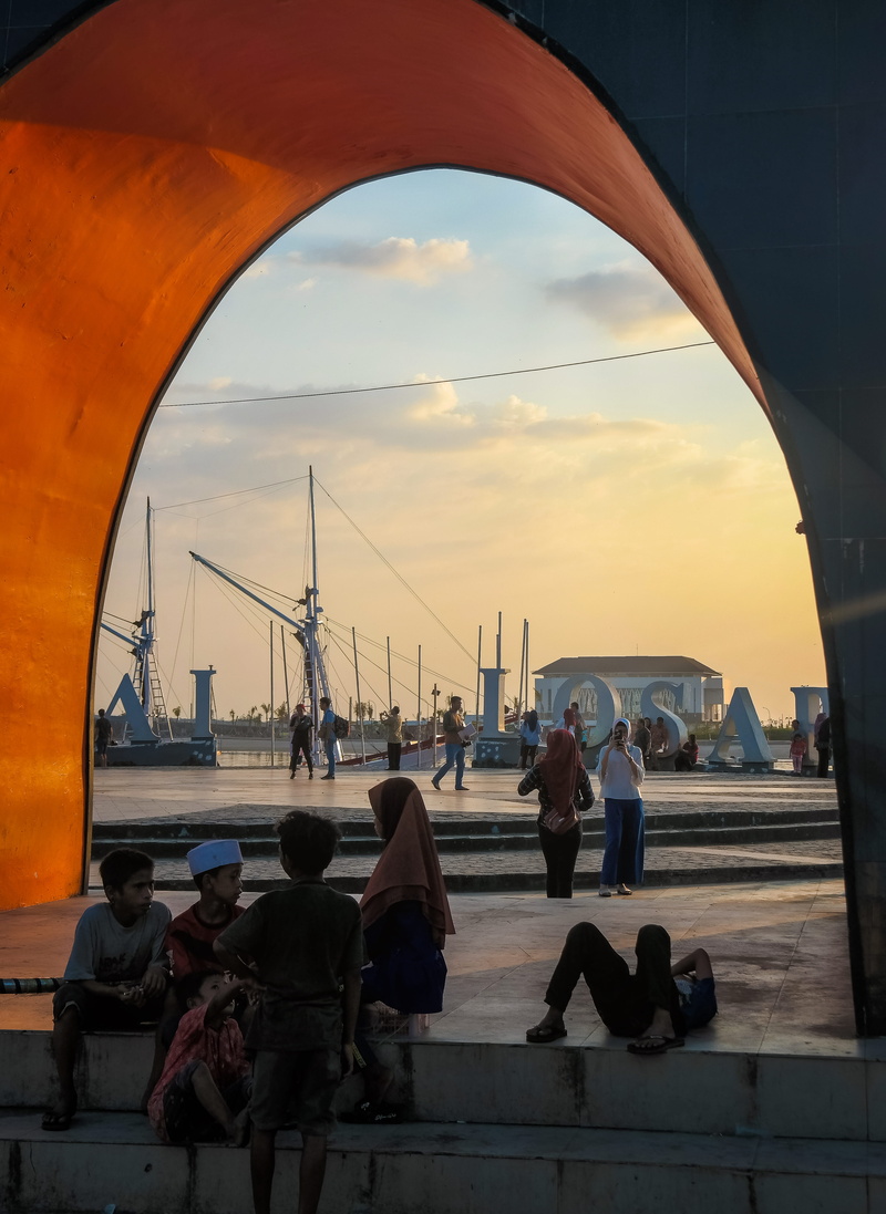 group of people, indonesia, outdoors, real people, makassar, 4K, travel, arch, architecture, people, sky, adult, losari, men, built structure, building exterior