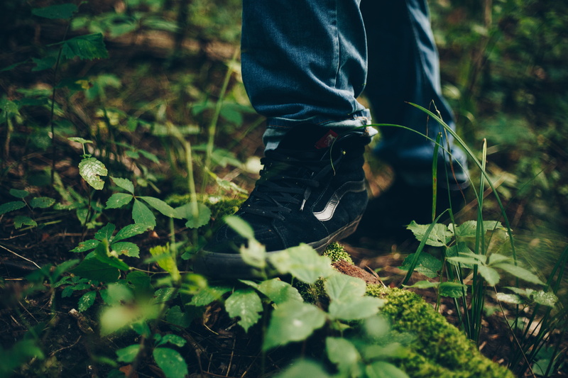 real people, land, standing, outdoors, mountaints, united states, sioux city, forest, trail, 5K, low section, lush, human body part, hiking, human limb