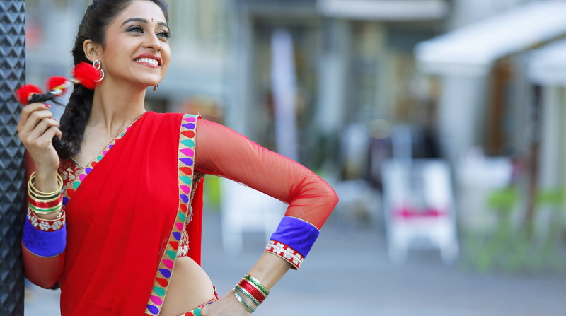 day, lifestyles, standing, emotion, red, outdoors, young adult, adult, human limb, human arm, 4K, women, waist up, holding, city, hairstyle, happiness