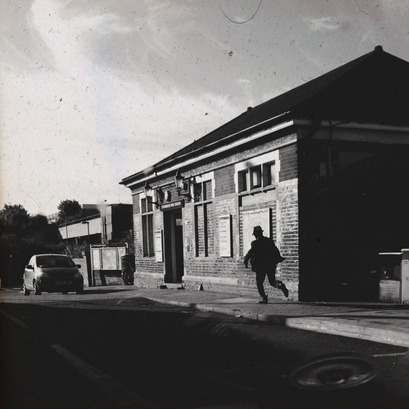 station, detective, beside, run, retro, nature, architecture, residential district, day, building exterior, 1080P, running, photo, built structure, sky