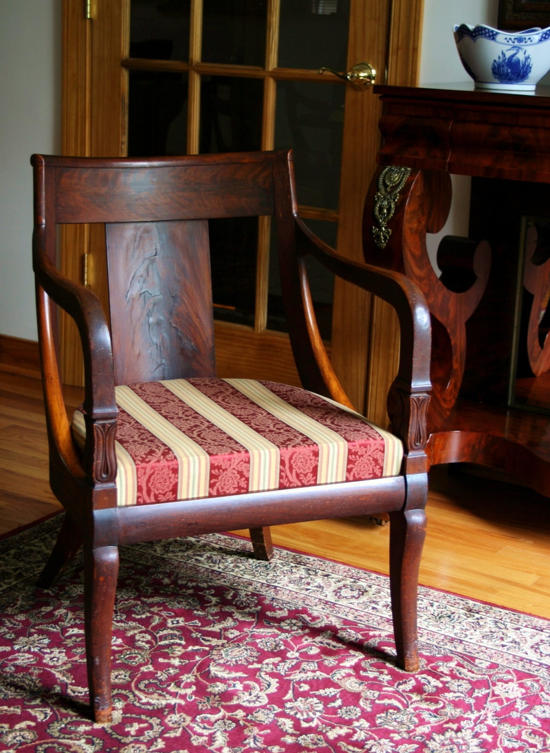 empty, used furniture, table, seat, Furniture, flooring, wood, sofa, luxury, side table, decor, 1837, 2K, home, Sit, absence, Chair, home Interior, no People