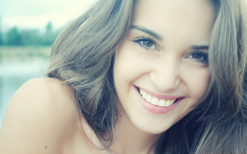 young women, 1080P, human hair, looking at camera, face, teeth, one person, happiness, beauty, emotion, women, human face, hair, body part, headshot, toothy smile