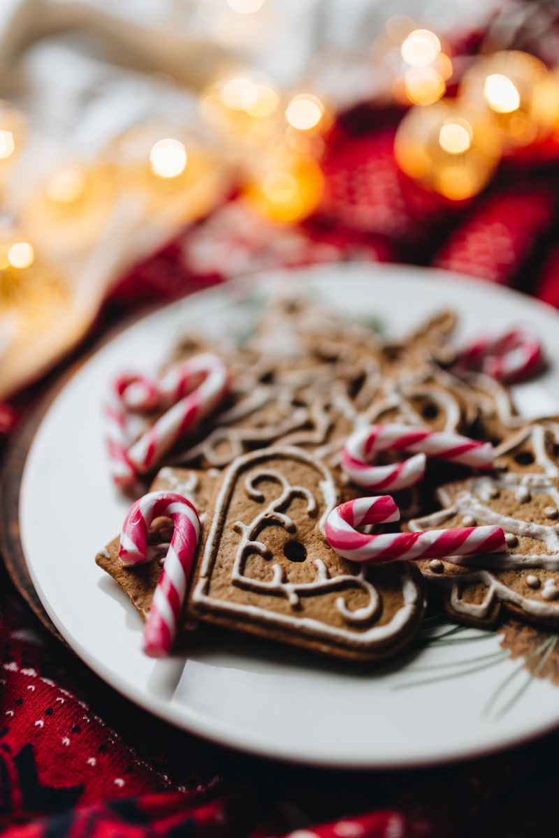table, gingerbread, baked, ornament, holiday, 5K, christmas decoration, christmas ornament, celebration, gingerbread cookie, christmas, cookie, december