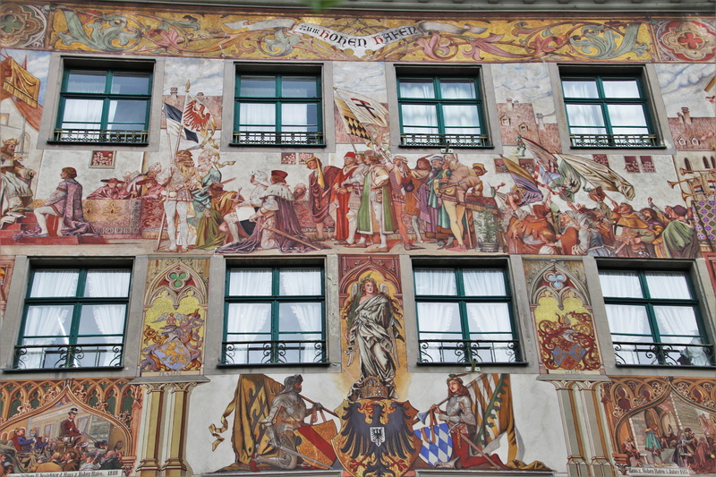 appearance, wall - building feature, old, female likeness, representation, built structure, no people, window sill, glass - material, painted, architecture