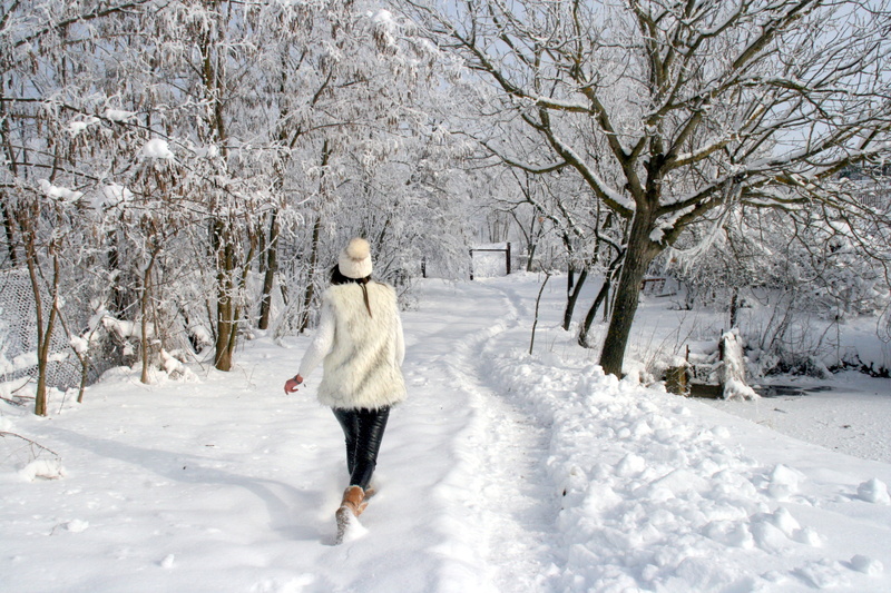 leisure activity, land, nature, outdoors, snowing, rear view, blue eyes, one person, season, white color, clothing, white, blonde, extreme weather, frost
