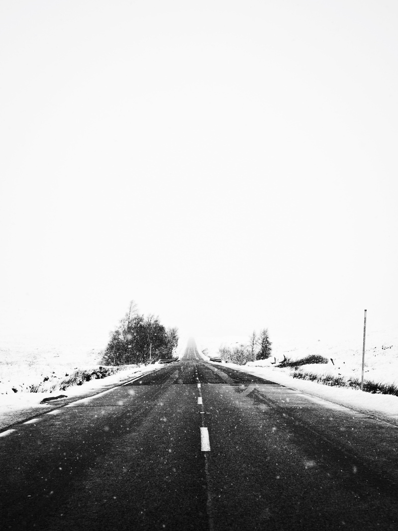 road marking, highway, winter, transportation, cold, sky, weather, snowing, 4K, photography, black and white, clear sky, grayscale, travel, vanishing point