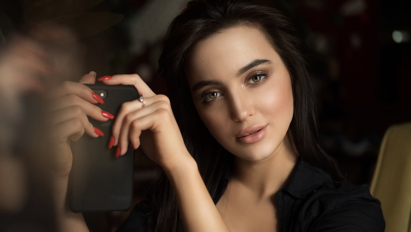 smart phone, fashion, wireless technology, red nails, portrait, young adult, Apple Inc., communication, mobile phone, adult, iPhone, beautiful woman, beauty