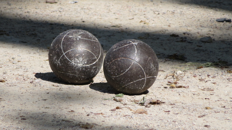 sport, high angle view, 5K, day, silver, old, Balls, sunlight, metal, pleasure, pastime, concrete, Boule, dirt, land, still life, indoors, nature, outdoors