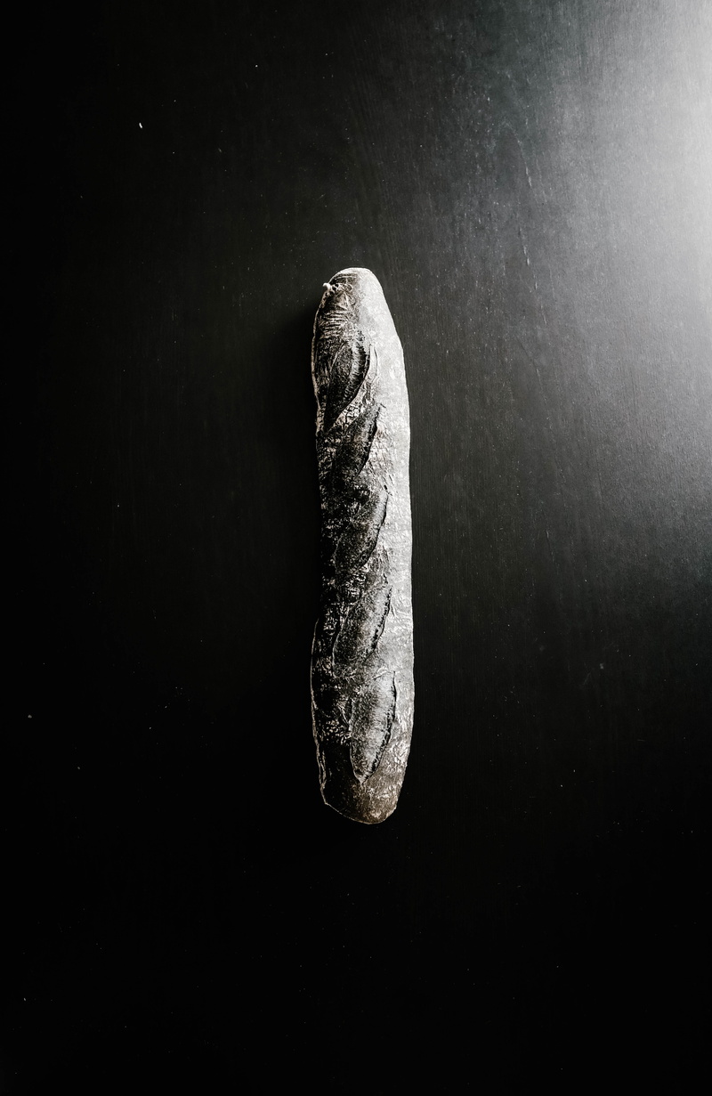 single object, bred, noir, studio shot, solid, no people, france, blac, texture, table, still life, copy space, close-up, wood - material, nature, montbéliard