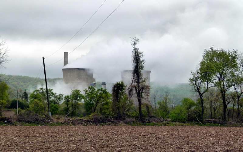 environmental issues, smoke, ominous, built structure, environment, cloud - sky, fog, industry, industrial, electricity, plant, environmental, cooling
