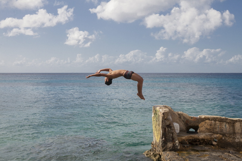 real people, horizon, cloud - sky, one person, lifestyles, diving, sky, man, full length, human arm, sea, water, beauty in nature, leisure activity, jumping