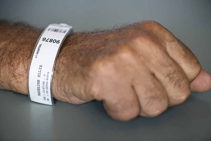 close-up, human hand, tag, one person, illness, men, text, ellis, wrist, human body part, 1080P, healthcare and medicine, labeled, patient, wristband