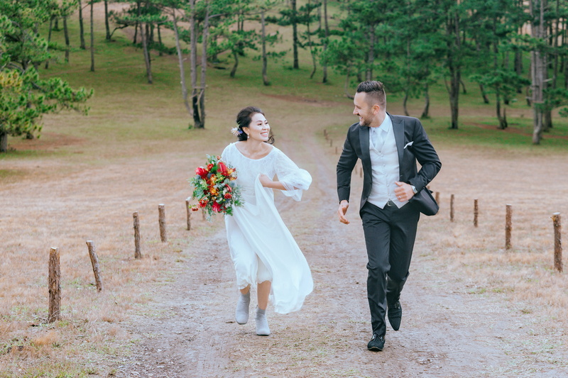 wedding bouquet, park, bouquet, full length, newlywed, married, elegant, wedding, flower arrangement, running, real people, togetherness, dress, gown, emotion