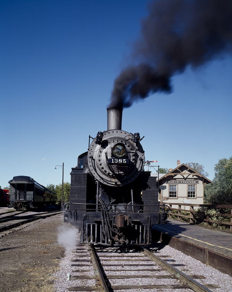 mode of transportation, rail, travel, day, smoke - physical structure, locomotive, outdoors, belching, architecture, old, transport, nature, 1080P, railway