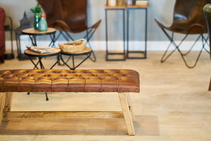 wood - material, cafe, modern, absence, indoors, salon, still life, decoration, brown, focus on foreground, seat, freshness, luxury, office, empty, relaxation