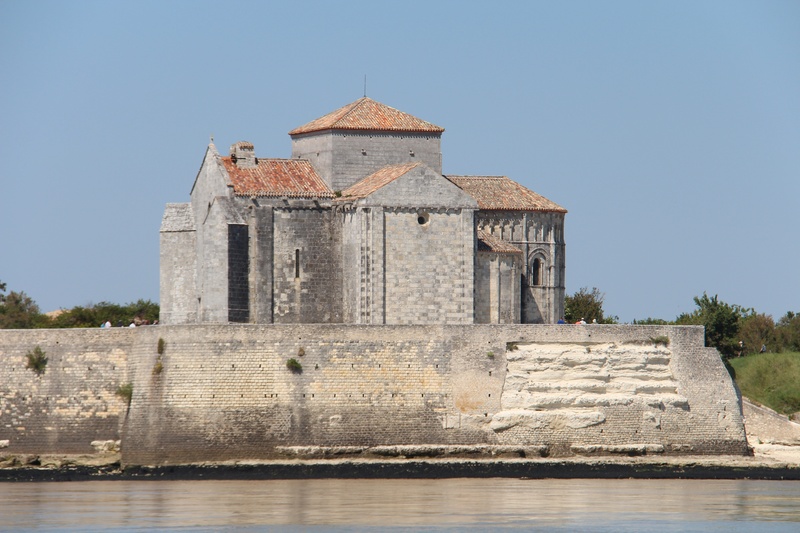 tourism, built structure, 5K, clear sky, place of worship, building exterior, architecture, belief, water, building, sky, the past, no people, day, gironde estuary