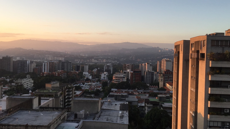 crowd, built structure, view, modern, building exterior, cityscape, caracas, skyscraper, sunlight, mountain, residential district, tourism, nature, monument