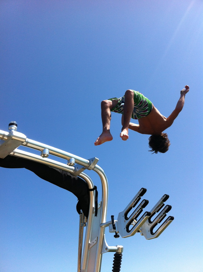 mid adult, nature, real people, Jump, water, action, low angle view, person, jumping, copy space, 2K, men, mid-air, adult, recreation, diving, sports