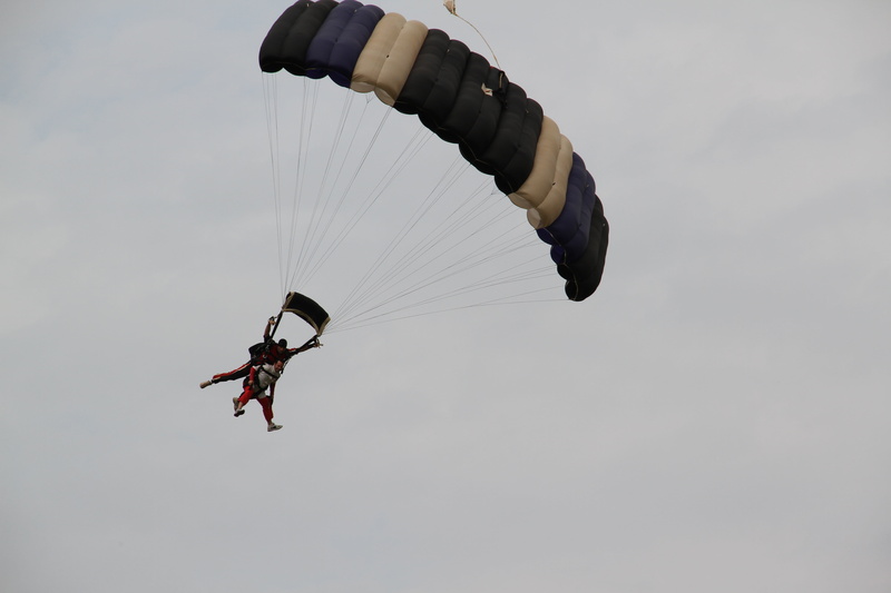 exhilaration, paraquedas, leisure activity, parachutes, motion, one person, extreme sports, adventure, breno muniz, mid-air, 5K, paragliding, low angle view