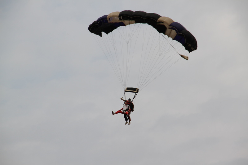 leisure activity, full length, skydiving, one person, exhilaration, paragliding, lifestyles, mid-air, extreme sports, adventure, sport, 5K, flying, parachutes