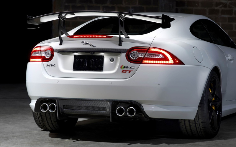 s, coupe, front view, 2K, xkr, white, motor vehicle, white color, tail light, desktop, indoors, number, jaguar, close-up, red, focus on foreground