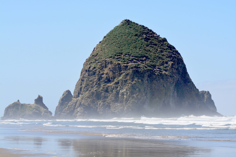 landscape, giant, beauty In Nature, tranquility, scenics, outdoors, wave, ocean, water, rock formation, oregon, cliff, beach, tranquil scene, stack rock