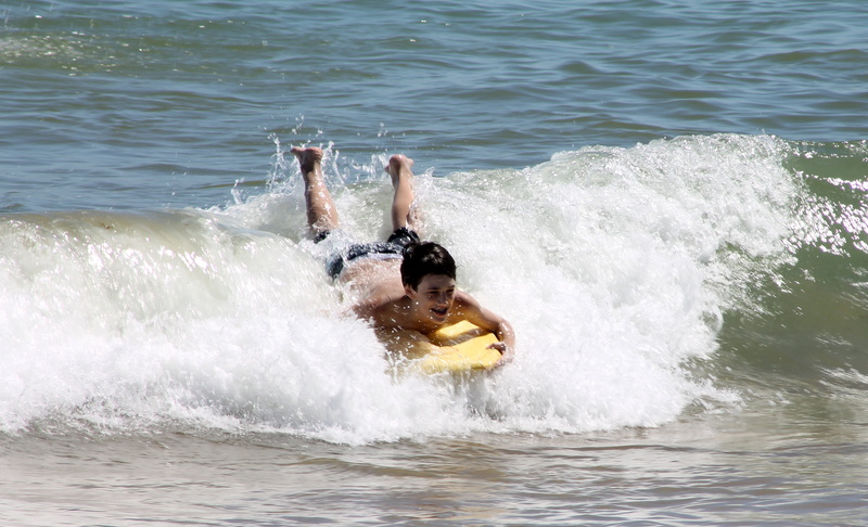 waterfront, bodyboard, one person, bodyboarding, day, sea, beach, nature, men, human arm, aquatic sport, fun, motion, enjoyment, lifestyles, beira mar