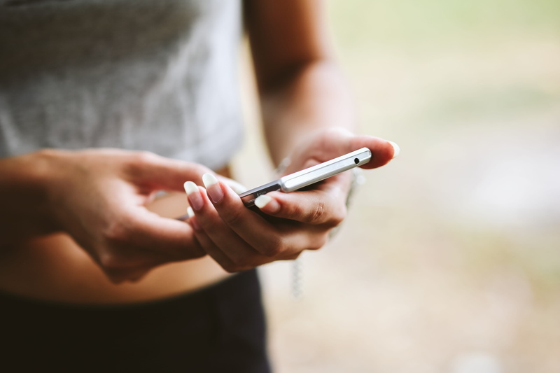 hands, message, communication, connection, femine, finger, day, young Adult, 5K, holding, woman, caucasian Ethnicity, using Phone, smartphone, tech, men