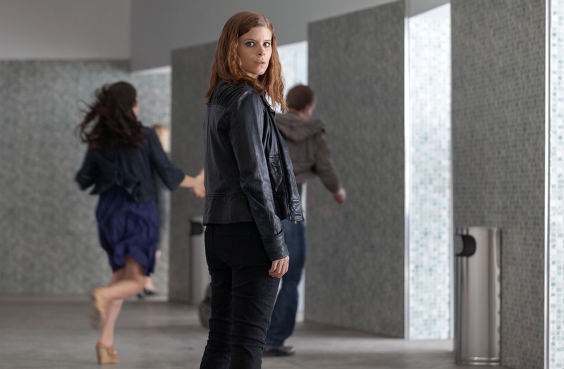indoors, transcendence, well-dressed, young adult, business, business person, young women, adult, hair, full length, two people, togetherness, standing