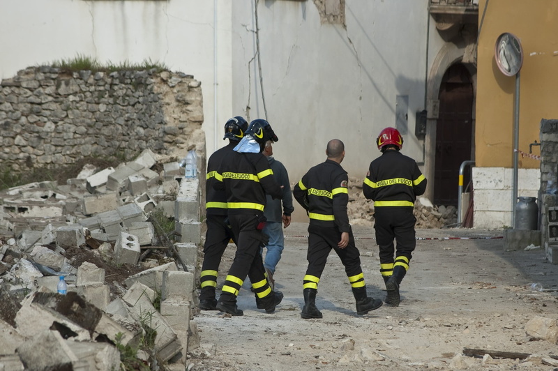 collapse, alley, coworker, site, men, industry, reflective clothing, communication, rubble, occupation, disaster, protection, glimpse, house, group of people