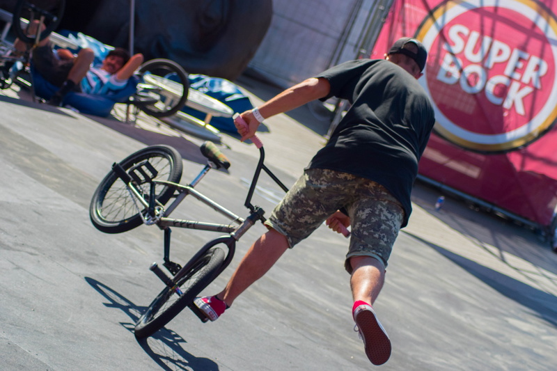 vitality, flatland, mode of transportation, real people, one person, rear view, spain, 5K, city, full length, trick, marisquino, culture, men, land vehicle