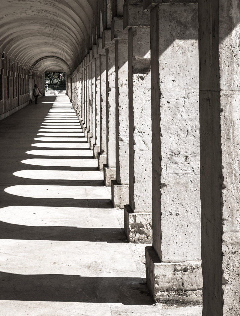 2K, brick, old building, architectural column, input, the way forward, building, hall, Architecture, direction, diminishing perspective, colonnade, history