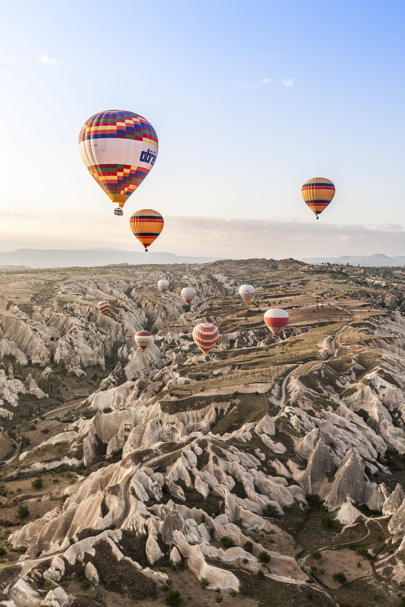 balloon, solid, beauty in nature, o, rock, p, ballooning festival, mid-air, sky, travel, 4K, air, outdoors, hot, mode of transportation, blue, non-urban scene