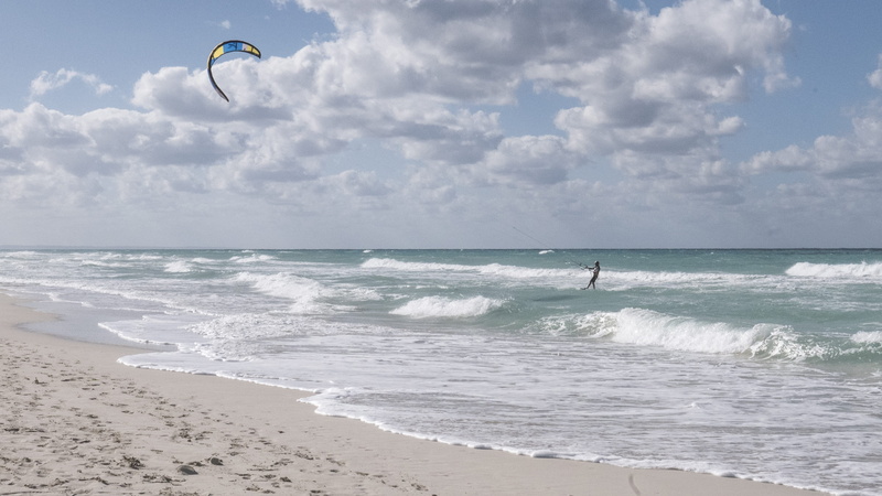 kite, sport, kiteboarding, lifestyles, beauty in nature, caribbean, sky, varadero, surf, nature, wind, summer, outdoors, motion, horizon, cuba, beach, kitesurf