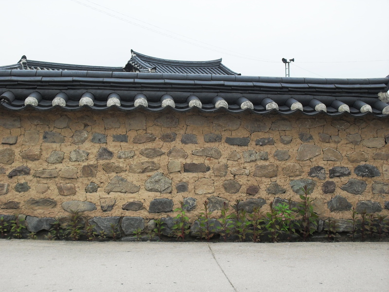 roof Tile, outdoors, brown, no people, religion, clear sky, old, house, daytime, history, concrete, republic of korea, 2K, day, travel destinations, wall - building feature