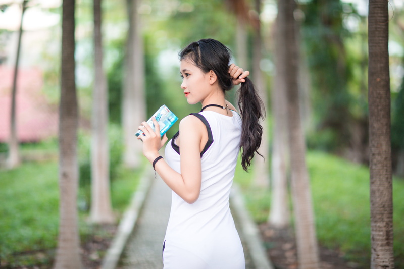 young, white, left, women, side view, top, looking, adult, one woman only, technology, smiling, tank, 5K, hair, adults only, tree, one person, female