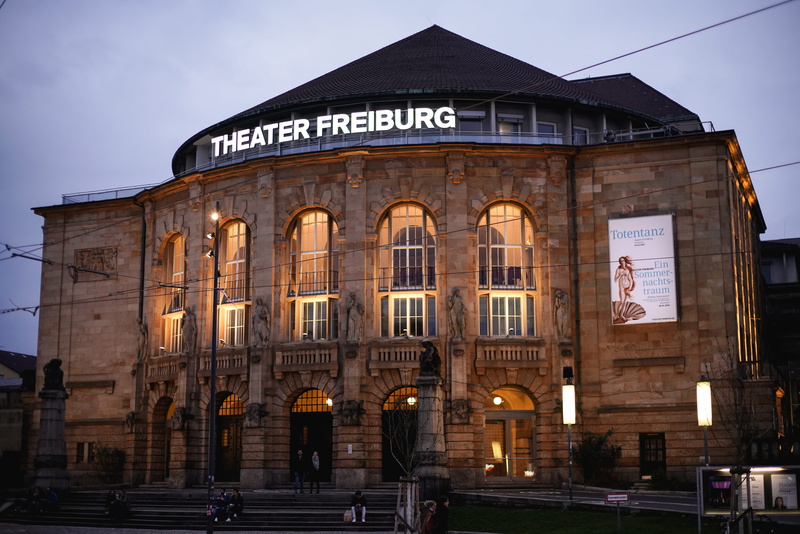 stadttheater, deutschland, lowlight, freiburg, window, street photography, evening, tourism, street, city, schwarzwald, built structure, city life, illuminated