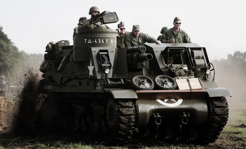 real people, machine gun, installation, self-propelled howitzers, period, mode of transportation, military training, military, land vehicle, 1080P, government