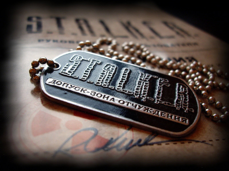 macro, studio shot, black, no People, creativity, Badge, currency, 720P, jewelry, dogtag, pendant, communication, wealth, old-fashioned, text, close-up
