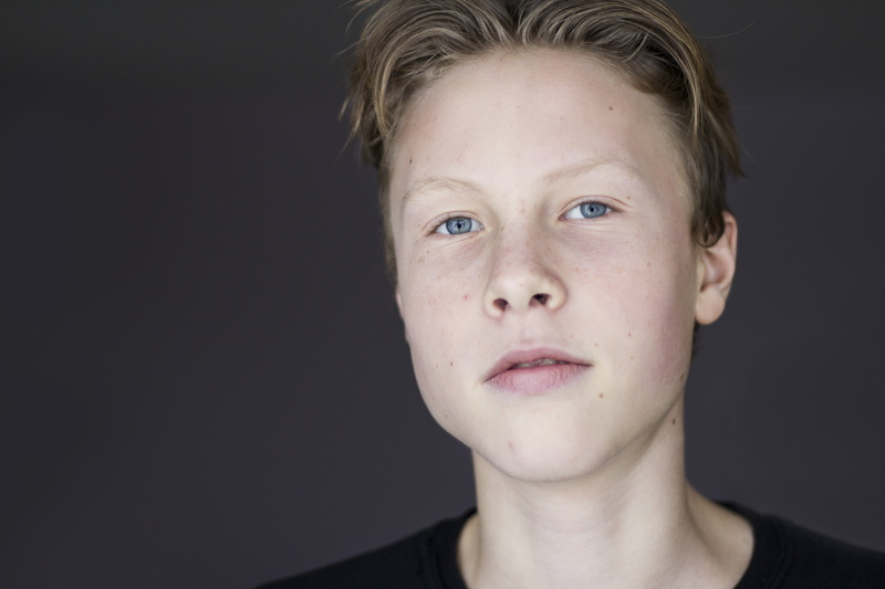serious, front view, bruise, blond hair, contemplation, human face, emotion, indoors, boy, aggression, caucasian, one person, studio shot, hairstyle, 5K