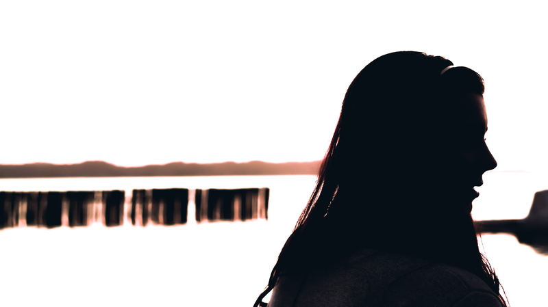 hair, cool, sweden, hairstyle, lake, summer, lifestyles, girl, sun, waist up, tumlehed, chill, hot, world, warm clothing, nature, portrait, warm, focus on foreground