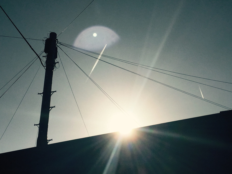 cable, electrical equipment, power line, calm, power supply, lens flare, sunrise, electricity pylon, telephone line, dusk, bright, sunbeam, vapor trail