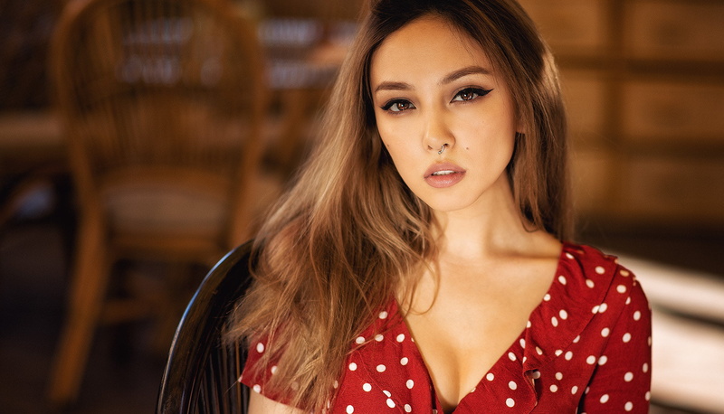 fashion, human face, women, young adult, eyeliner, hairstyle, face, adult, beautiful woman, one person, front view, hair, 1080P, looking at camera, long hair