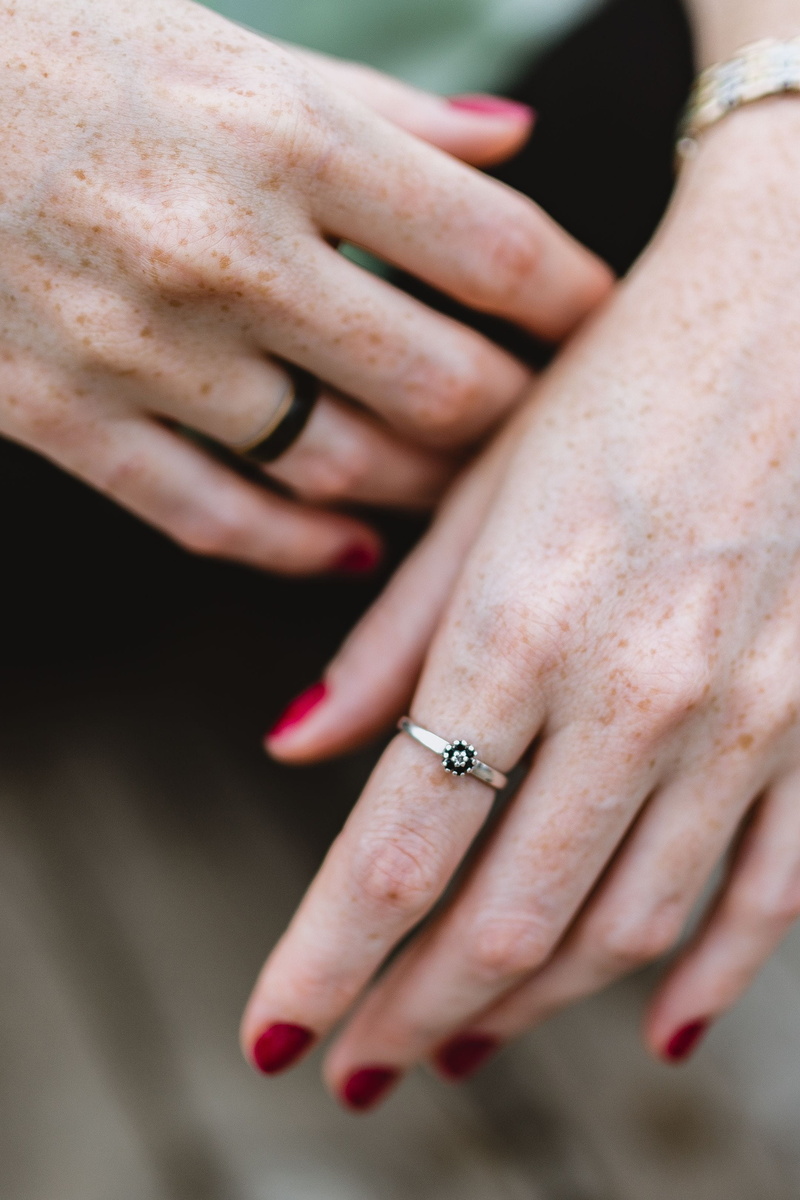 hand, fingernail, jewelry, positive emotion, women, jewelery, red nails, females, human Finger, human body part, body part, beauty, 2K, love, nail polish