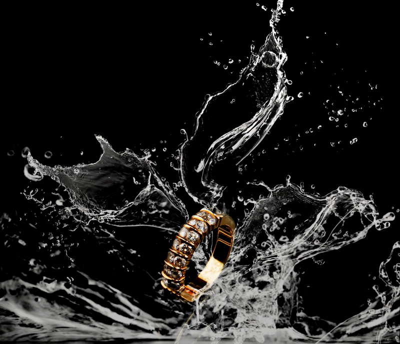 sea, studio shot, waterfront, motion, outdoors, ring jewelry, no people, water, dynamic, animal wildlife, wassertrahl, invertebrate, gold, body, colored